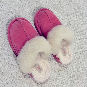 Girls UGG scuff slipper, little girls size 2